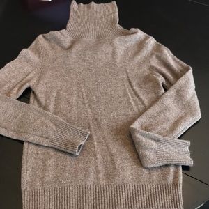 Brown cashmere turtleneck